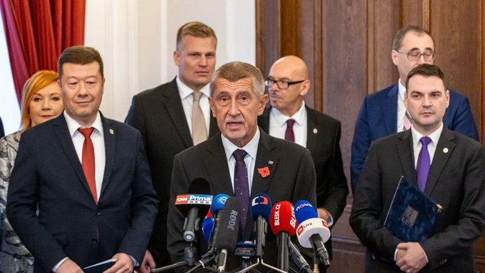 🚨🇨🇿 突发：捷克政府准备与布鲁塞尔摊牌。

捷克拒绝接受ETS2、欧盟移民协议和对乌克兰的援助资金。

-捷克将挑战欧盟规则，
-推翻气候政策，
-反对强制移民，
-将支出重点转向国内，
-并建立一个中欧主权联盟。

欧盟排放交易体系2（EU