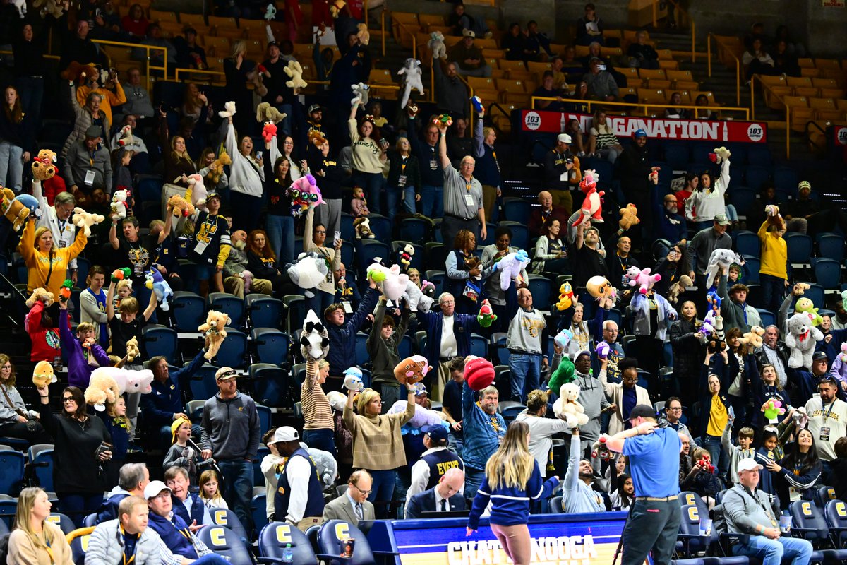 GoMocsMBB's tweet image. 5th Annual Teddy Bear Toss 🧸

Thank you Chattanooga for ANOTHER successful Teddy Bear Toss as we support Children&apos;s Hospital at Erlanger this holiday season ♥️

#GoMocs