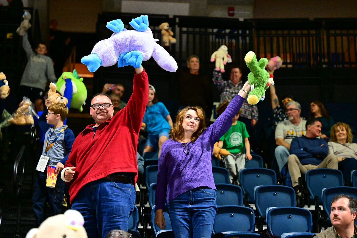 GoMocsMBB's tweet image. 5th Annual Teddy Bear Toss 🧸

Thank you Chattanooga for ANOTHER successful Teddy Bear Toss as we support Children&apos;s Hospital at Erlanger this holiday season ♥️

#GoMocs