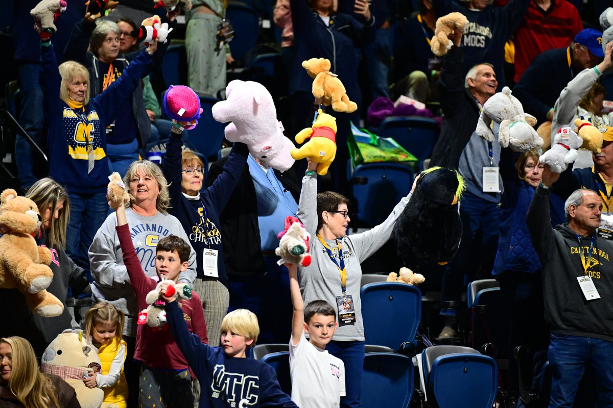 GoMocsMBB's tweet image. 5th Annual Teddy Bear Toss 🧸

Thank you Chattanooga for ANOTHER successful Teddy Bear Toss as we support Children&apos;s Hospital at Erlanger this holiday season ♥️

#GoMocs
