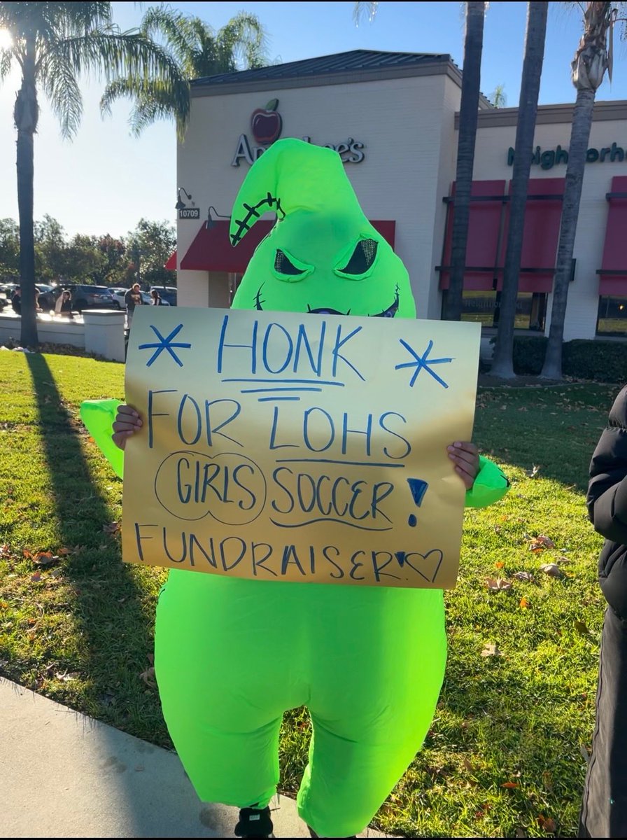 OsosGirlsSoccer's tweet image. What a great Pancake Fundraiser! Thank you to all that attended and ate a yummy breakfast. Frosh, JV, and Varsity had a blast. See you all at our next fundraiser! The program also collected toiletries for the less fortunate. Donation coming soon! #OsosSoccer #oneteam #oneprogram