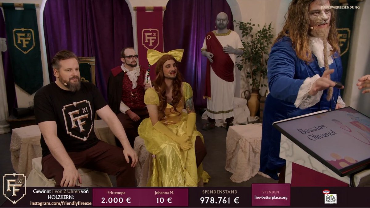 #friendlyfire mal wieder der beste Fiebertraum des Jahres. Ein Vampier, die Schöne, das Biest und ein Rentner.