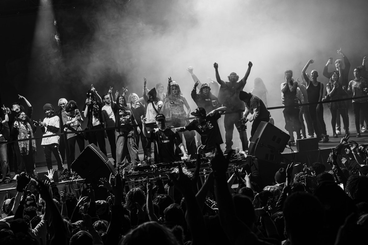 gjonesbass's tweet image. last night in chicago was unforgettable… thank you guys so much! san francisco tonight let’s fucking goooo