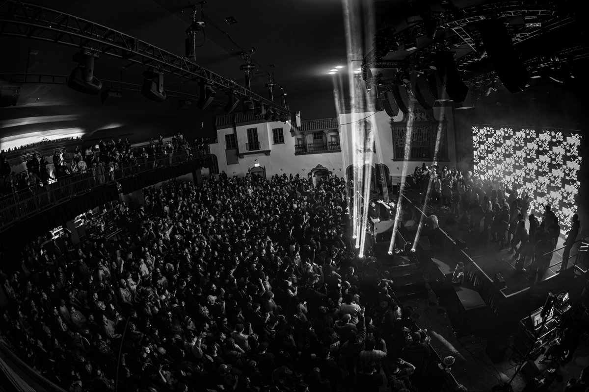 gjonesbass's tweet image. last night in chicago was unforgettable… thank you guys so much! san francisco tonight let’s fucking goooo