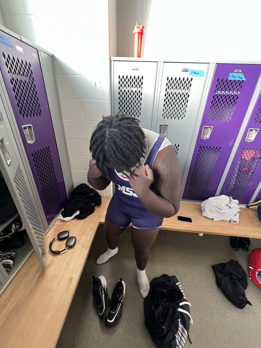 Jabariberry55's tweet photo. I am also wrestling this winter to stay in shape and to work on my leverage for playing on the next level!
@coachreddix 
@CoachLA73 
@tdhald 
@EdOBrienCFB 
@GabeGarciaFB 
@FriedmanAdamm https://t.co/vMvQ6bICI1