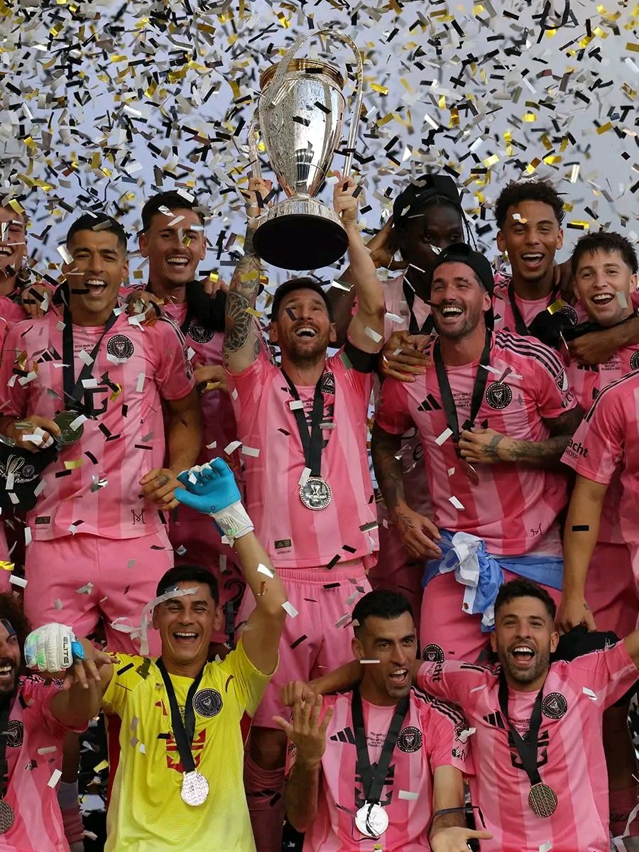 🏆C’est magnifique. Le 48e sacre collectif du meilleur footballeur de tous les temps, Léo Messi. Champions de la MLS. Bravo !
