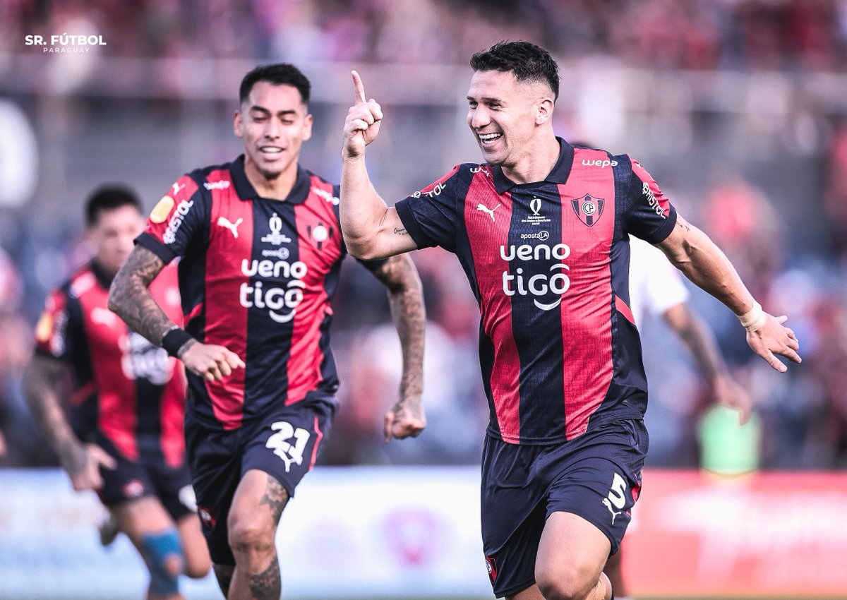EL MEJOR EQUIPO DEL AÑO. Cerro Porteño acaba de conquistar la primera Supercopa de su historia. El conjunto azulgrana goleó [5-2] a General Caballero y coronó su magnífica temporada en el Estadio ueno Defensores del Chaco.

🔥🇵🇾 Un 2025 soñado para los hinchas del Más Popular.
