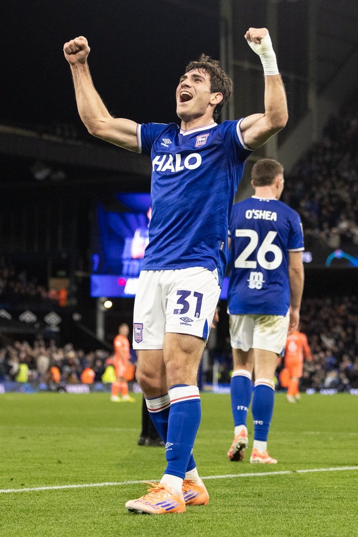 DV7Management's tweet image. 🎞️ IVÁN AZÓN 𝙨𝙩𝙧𝙞𝙠𝙚𝙨 𝙖𝙜𝙖𝙞𝙣 🎯🔥

Control y definición letal para firmar su segundo gol con el @IpswichTown. ¡VAMOS! 🤜🏼🤛🏼

#DV7Management #DV7Group