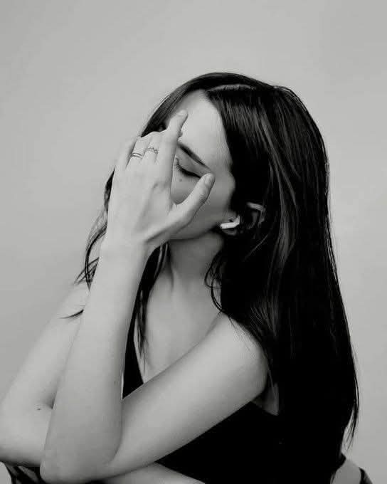 أنتِ أجمل كارثة حلت علي
يقولها ماتبقى مني