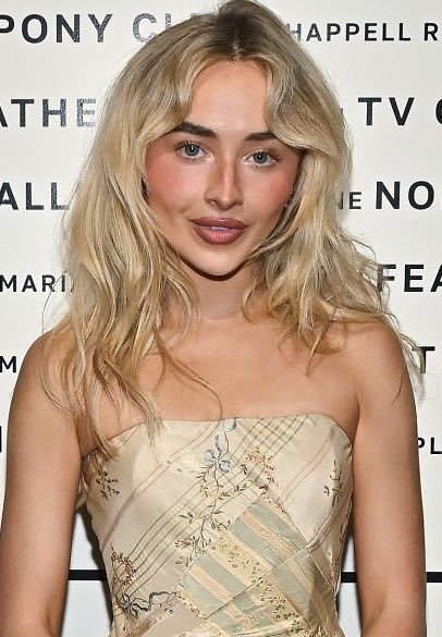 yourlivslike's tweet image. does she know she’s the prettiest girl in the world