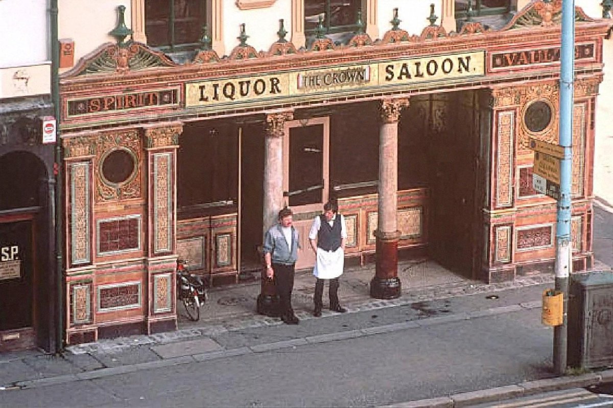 ireland_society's tweet photo. The Crown Bar, Great Victoria Street, Belfast. c1988.
 https://t.co/b4L8ML17ZN https://t.co/qPiQKpWXc8