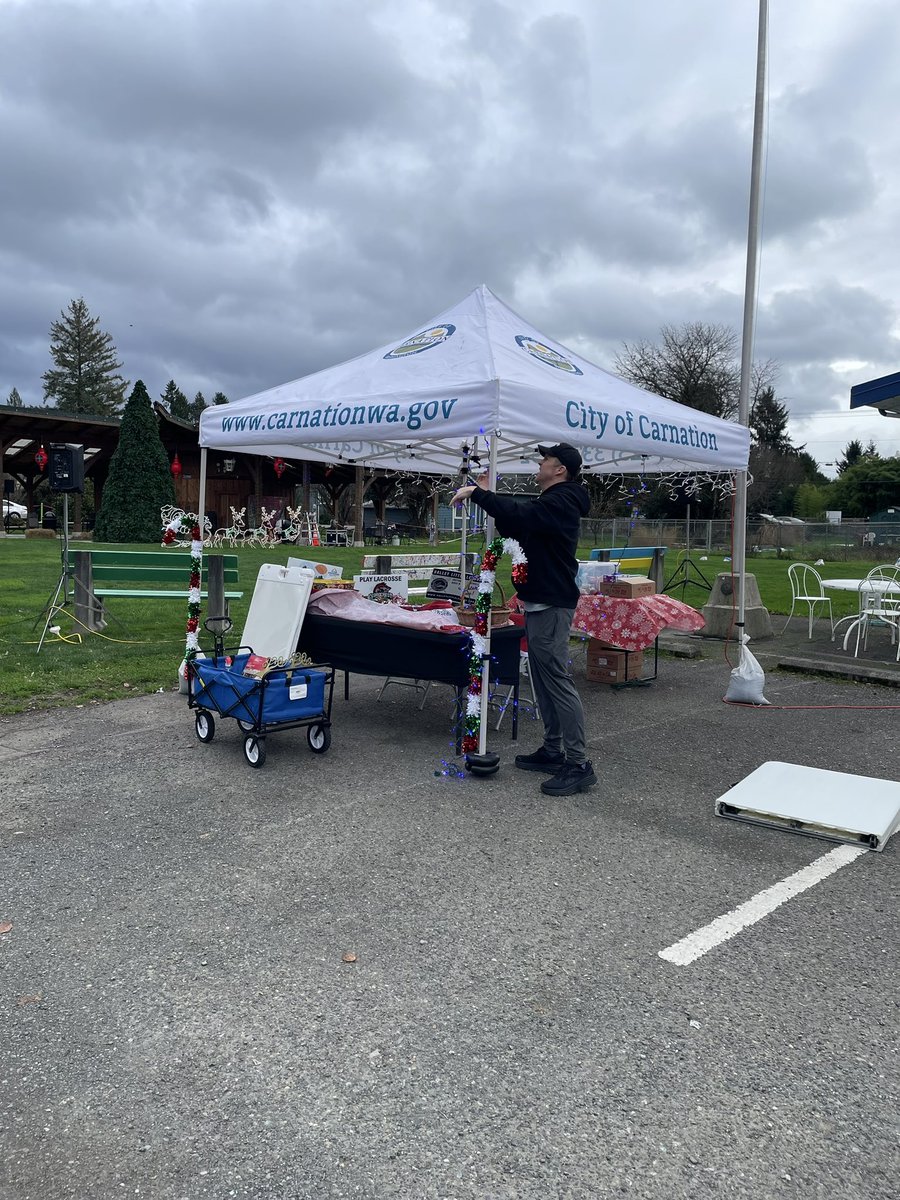 Carnation Chamber of Commerce Christmas in Carnation event is happening now!

Mayor Ribail and Councilmember Burell helped make the Commons merry and bright!