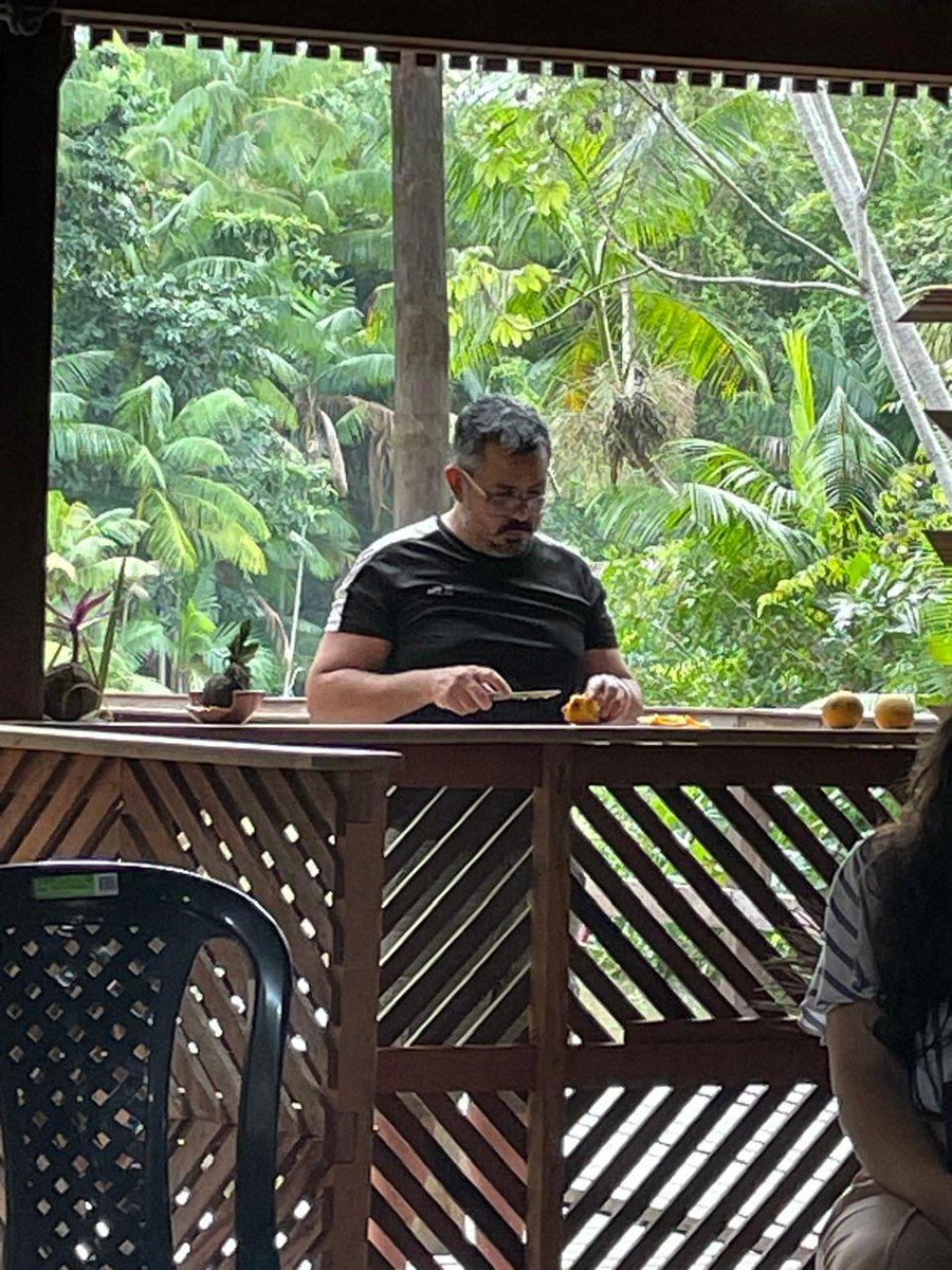 pocdeesquerda's tweet image. Cão (eu) chupando manga