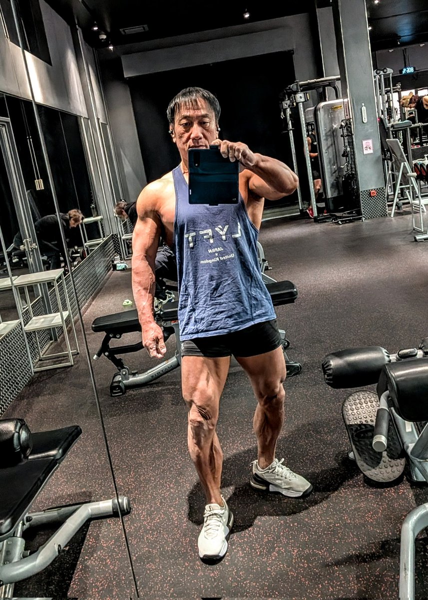 今日のトレーニング前。 脚も上半身も“完全に大会仕上がり”のまま維持