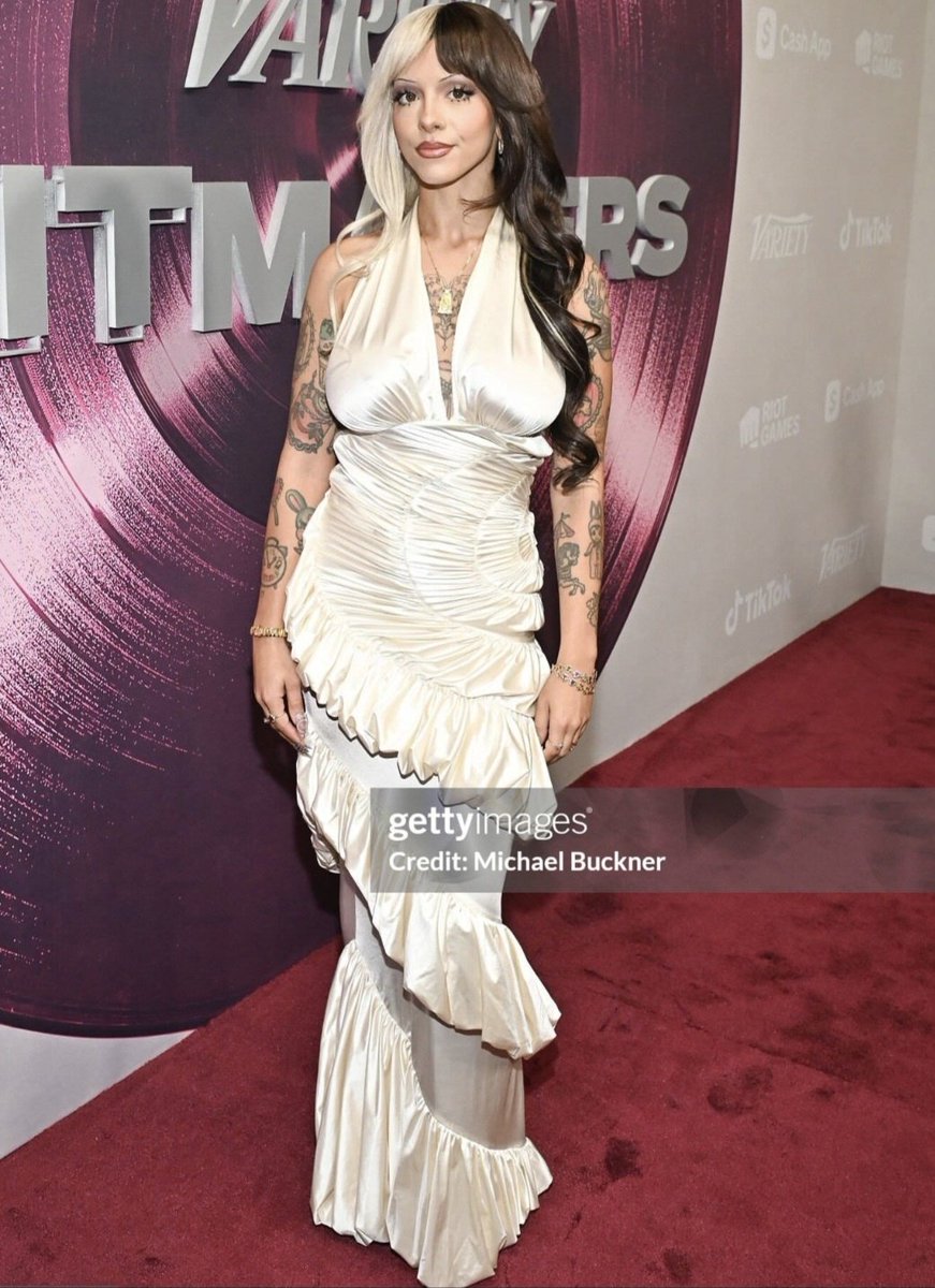 Timothy heller spotofy gets hacked, melanie martinez does her first red carpet in 10 years and outmogs all of her previous eras 
Am i in heaven?