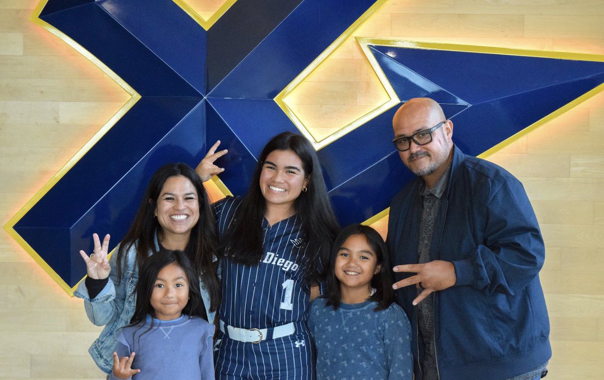 sofiatillis2027's tweet photo. Blessed to announce my verbal commitment to UC San Diego! Thank you coach Palmer, coach Ki, coach Fernandez, and coach Meg for this opportunity! And to my family, coaches, and teammates for all of the love and support through this process, GO TRITONS! 
@CA_Howard_Vault https://t.co/22hc2xyAnY