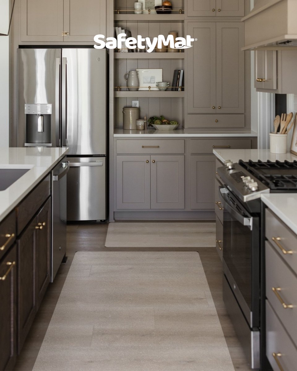Safetymatusa's tweet image. Style stays. Slips don’t. 🍳
 The clear SafetyMat® keeps your kitchen safe and seamless.

Grab Yours: link.safetymat.com/shop

#SafetyMat #KitchenMat #HomeSafety