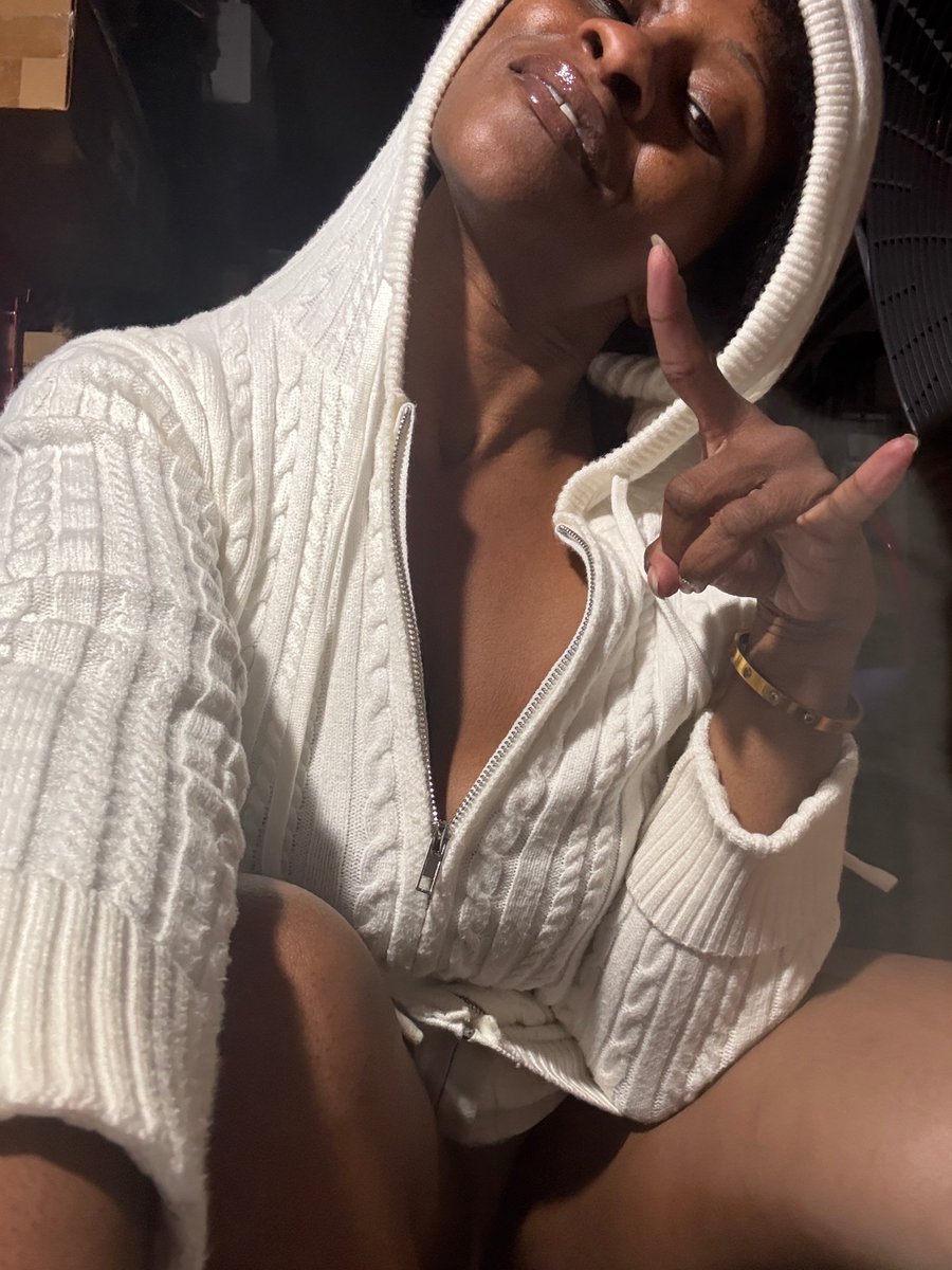 Hey, I'm online @Stripchat. Come join me 👉 stripchat.com/wynterheat/fol… #stripchat #stripchatlive