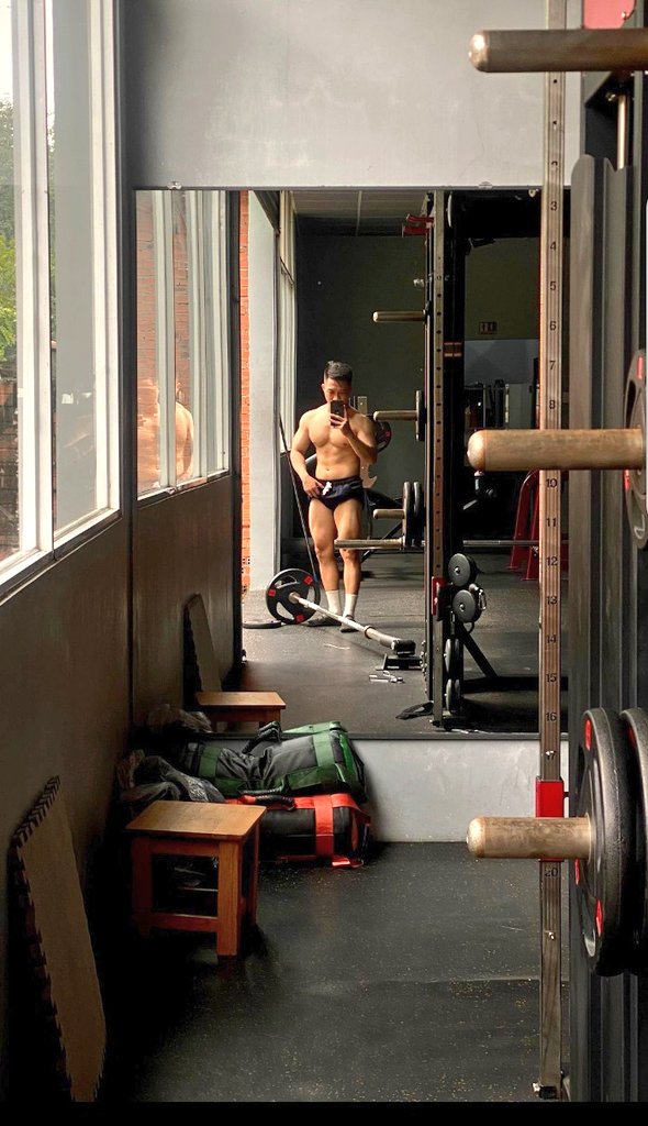 Thầy giáo tình dục tweet media