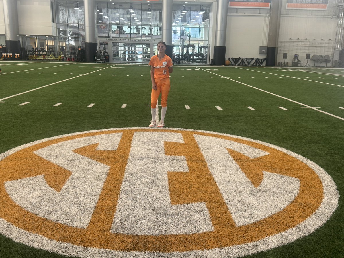 I had the best day <a href="/Vol_Softball/">Tennessee Softball</a> 🧡🤍  A big thanks to all the coaches, players, and staff for taking the time to give me more knowledge about the game, and motivation to keep grinding! Also shoutout to <a href="/T_Batts3/">Terry Batts</a> for the support and commitment as my coach!  <a href="/tt_elizabeth03/">Tianna</a>
