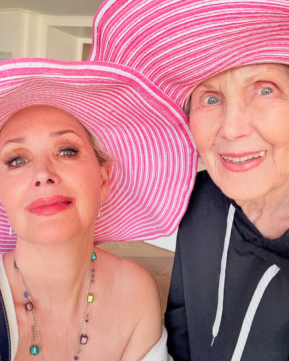 Janine Turner tweet media