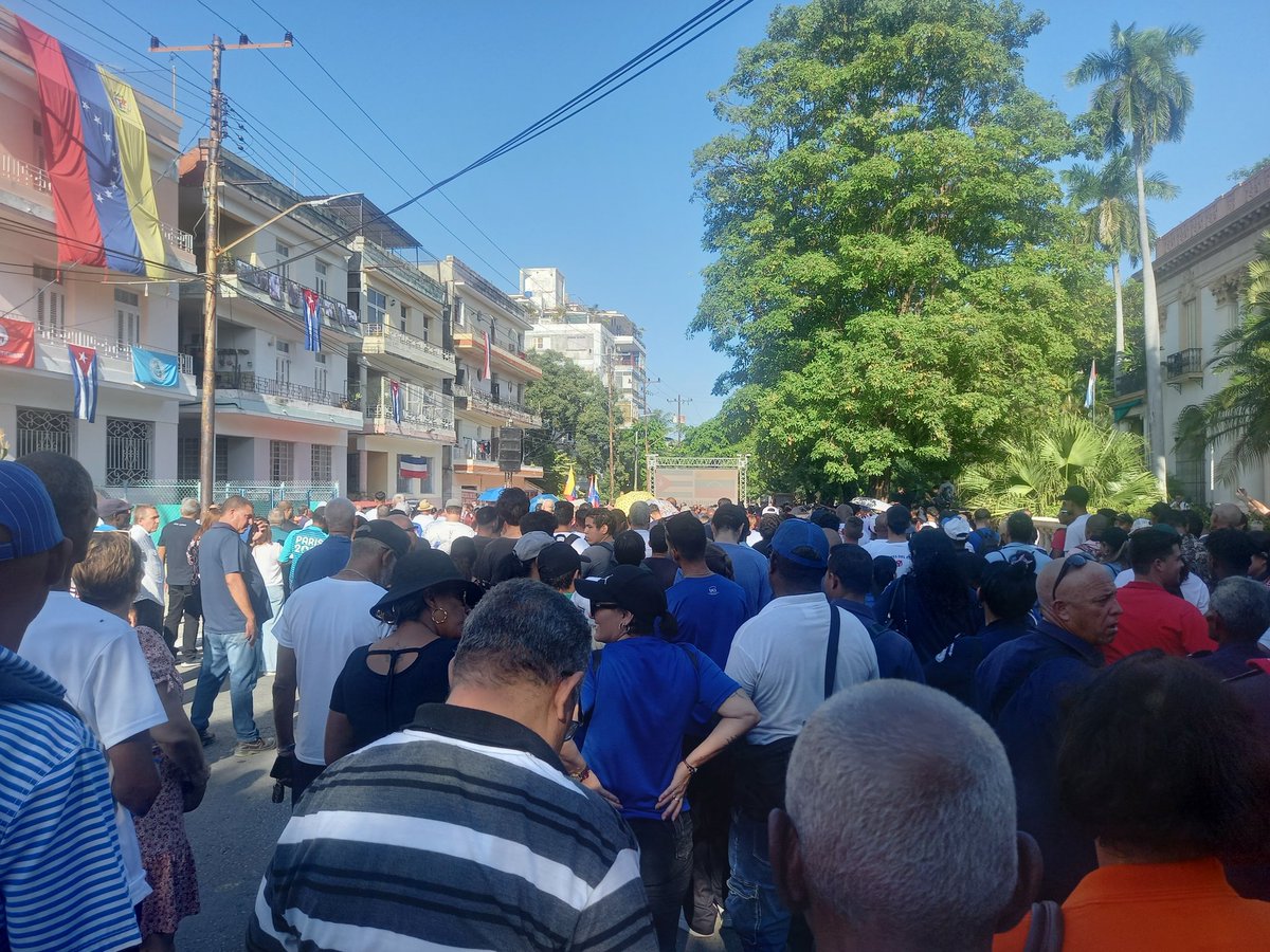 Anaysbvr's tweet photo. Se hizo otra vez 💪🇨🇺🇻🇪 hoy desde el #ICAP apoyamos la paz de la hermana nación Bolivariana y de los países del 🌎 que luchan por su soberanía. 
#EtecsaConCuba 
#CTMonte https://t.co/7v9w0EeEgc