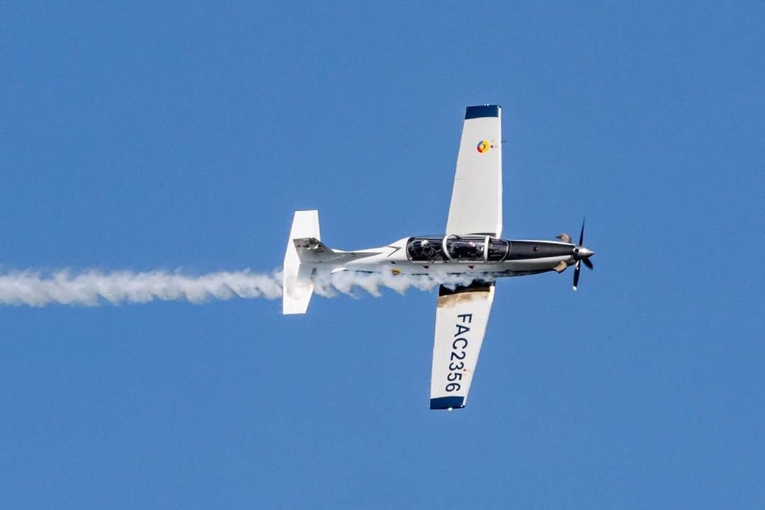 FuerzaAereaCol's tweet image. Sobrevuelos y patrullajes permanentes fortalecen la seguridad en #Caldas #Cundinamarca #Santander y #NorteDeSantander. 

Una presencia activa de su #FuerzaAeroespacial🇨🇴, que protege a viajeros y residentes durante el puente festivo de 🕯️🕯️.

➡️ bit.ly/4pOaZM9