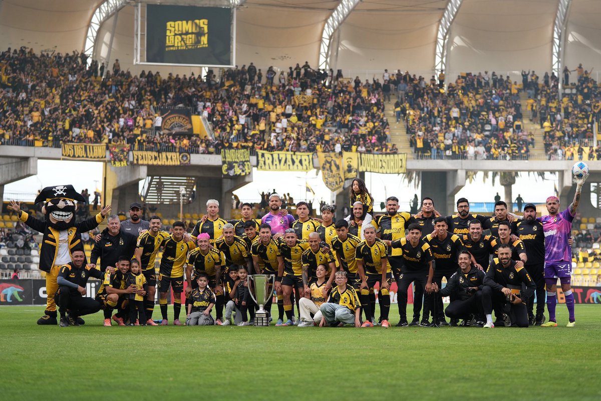 Como siempre, qué alegría y que orgullo ser hincha de Coquimbo Unido. 
Un 2025 que quedará no solo en la historia del club, sino que en la de todo el fútbol chileno.
Que nos íbamos a caer?
Que la pausa iba a afectar?
Que la cuenten como quieran… DALE CAMPEOOOON 🏴‍☠️