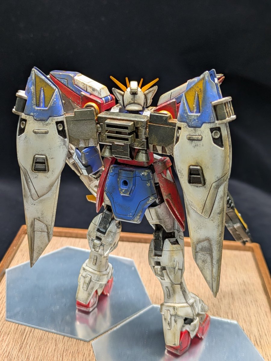 44yoss's tweet photo. hgウィングガンダムゼロを
汚して完成しました。
脚部と腰を伸ばして、上下にスッキリさせました。
背部のウィングも先端にプラ棒を足してビンビンにしました。
#ガンプラ
#ガンプラ好きな人と繋がりたい 
#ガンプラの画像を貼るとRTされると聞いて https://t.co/Jpz2jgzLoa