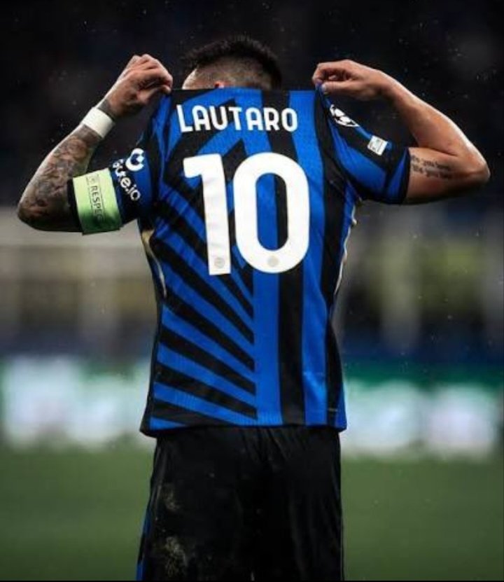 Paesaggiit's tweet photo. Inter show, il Como crolla :chivu vince ancora e vola al primo posto.
#seriea https://t.co/fneMmCpII0
