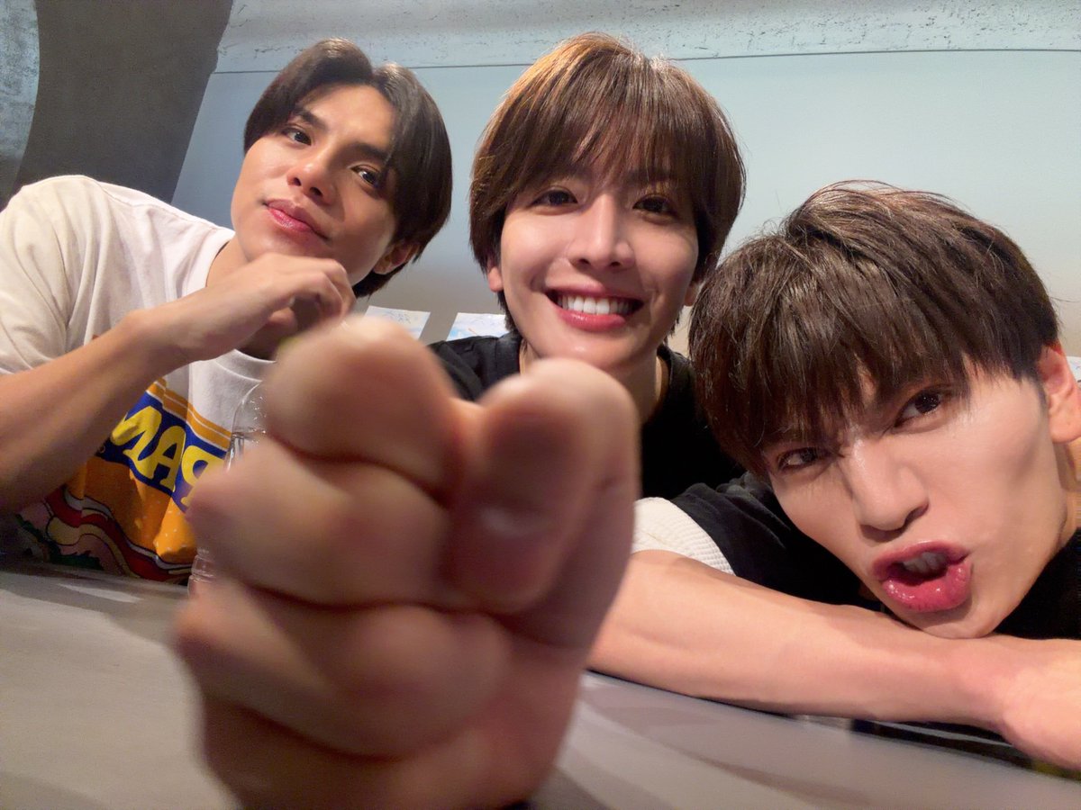 おはよう❤️‍🔥 今日も朝からラジオ収録 オンライントーク会 インスタ