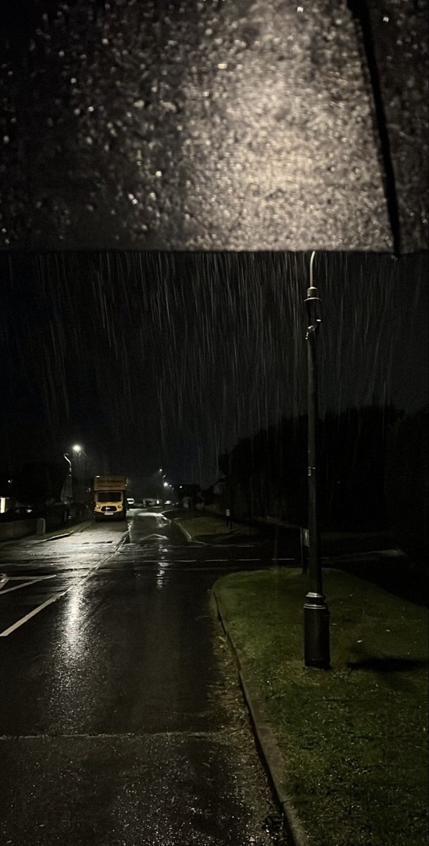 جعل دربٍ مرته خطوة غزالـي 
ما يجف من المطر سبعِين ليله .