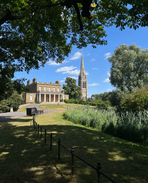 grace11440's tweet photo. Exploring Clissold Park 🌸🇬🇧, where peaceful lakes and vibrant greenery 💛 create the perfect urban escape 🌞🦋 https://t.co/v2747ZZkZy