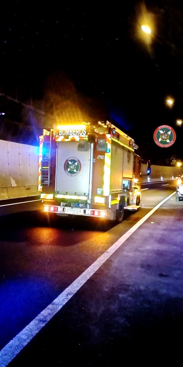 Aviso del <a href="/112Cantabria/">112 Cantabria</a> por accidente de #tráfico con incendio en el túnel de Hoz (Islares)#A8 sentido Bilbao. Movilizado #Bomberos que comprueban no ha habido accidente y se trata de avería mecánica.
