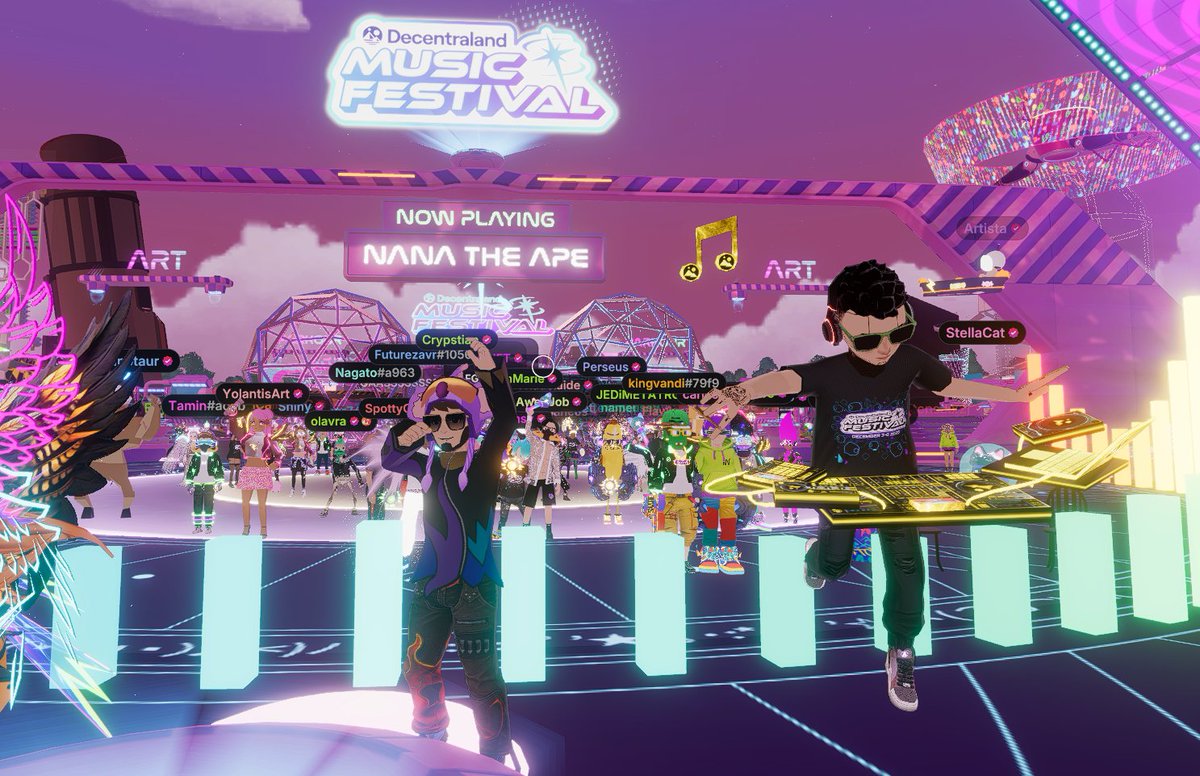 CrypstianNFT's tweet image. Such a party! great set!! 🔥🔥 @SteveSaiko @decentraland #DCLMF25
