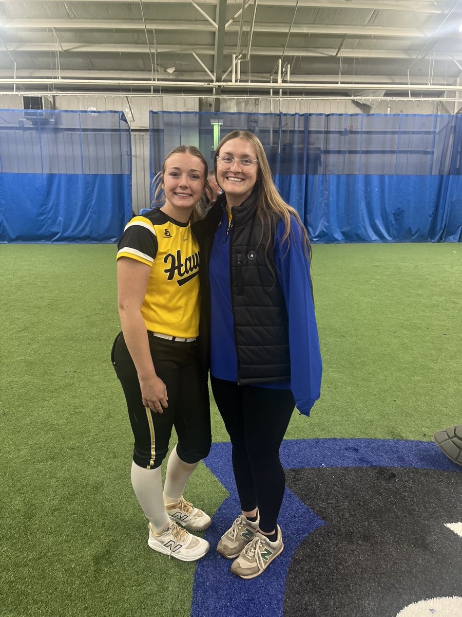 mueller_hailey's tweet image. What an amazing day I had at the @MSUEaglesSB camp! I was able to take home new hitting drills and had the chance to catch my friend @EllieS_2027 for the pitching camp. Thank you @Coach_MGriff @BonitaAllen_ and Coach Banks for having me! 
@HawksJoseforsky
