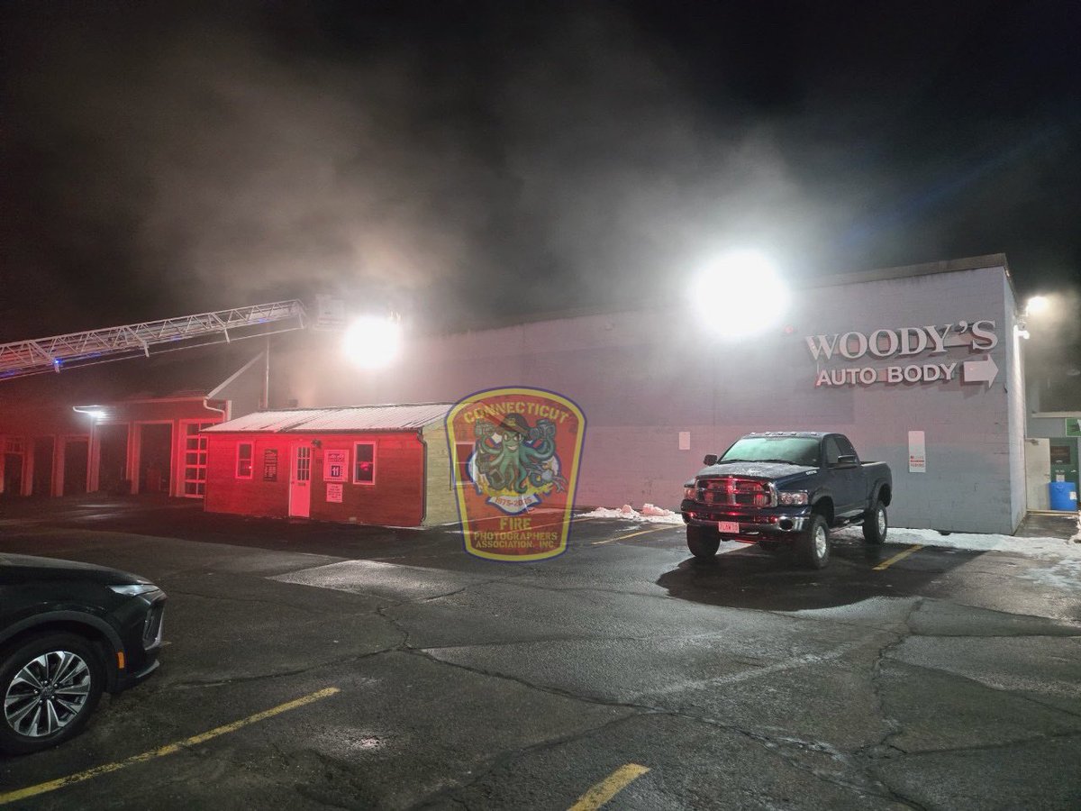 ctfirephoto's tweet photo. ADDITIONAL PHOTO FROM SPENCER, MASS: CFPA Massachusetts member Paul Shea @pauls612  reports water companies in Spencer have gotten water on the fire. #spencerfire https://t.co/ddXFaRGzYq