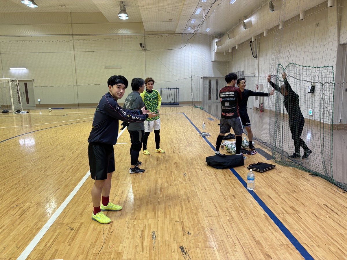 《チーム練習》 R7.12.2
19:00〜21:00  @ Earthいちごスポーツ交流館

今年も残り1ヶ月を切りましたが、今回もトレーニングをおこないました！