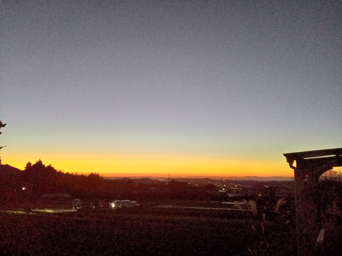 Senba_39's tweet image. 気温0℃でもジーパンTシャツ親父