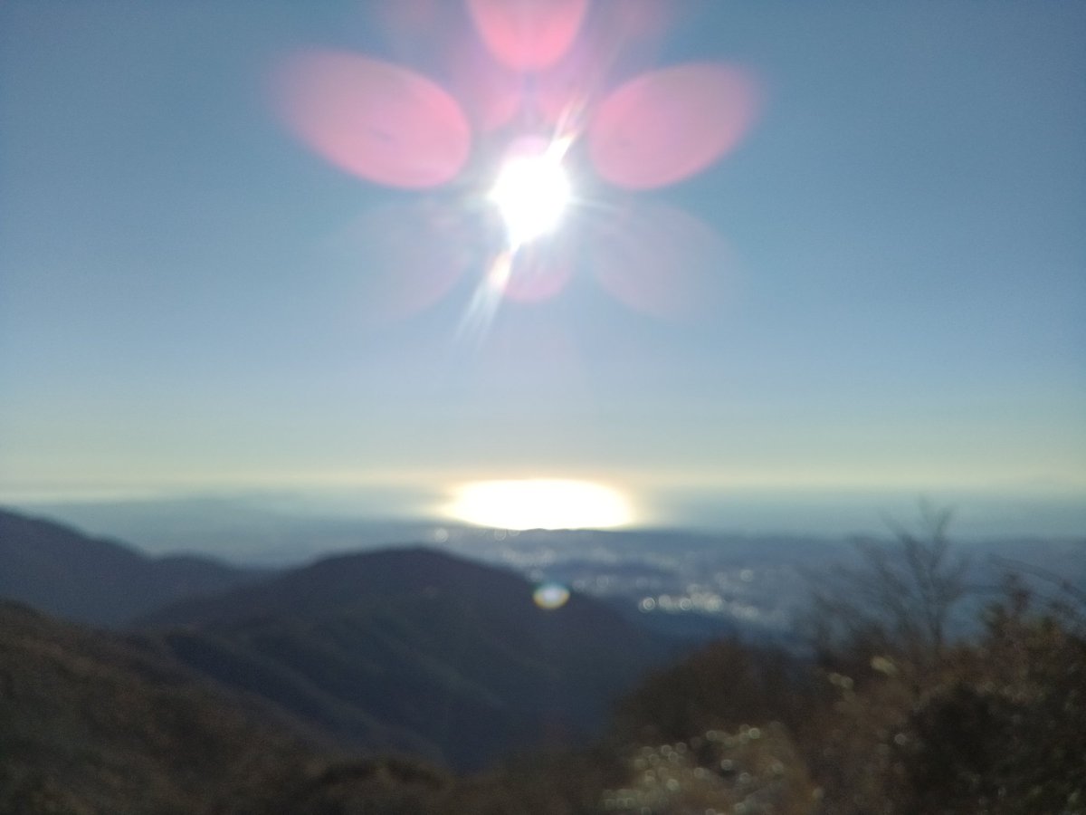 Senba_39's tweet image. 気温0℃でもジーパンTシャツ親父