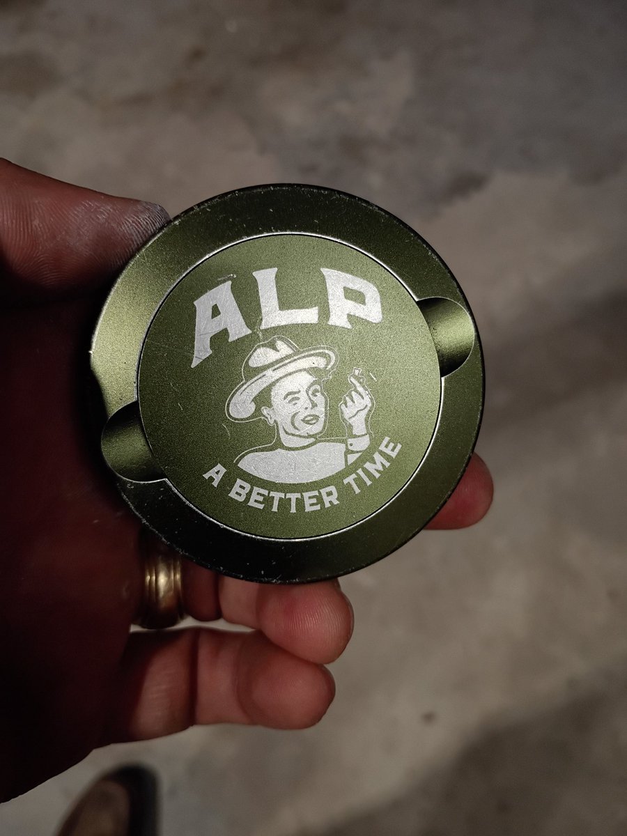 bdburns's tweet image. My best bud @erictiller got a laser and etched my @alppouch tin. Pure class.