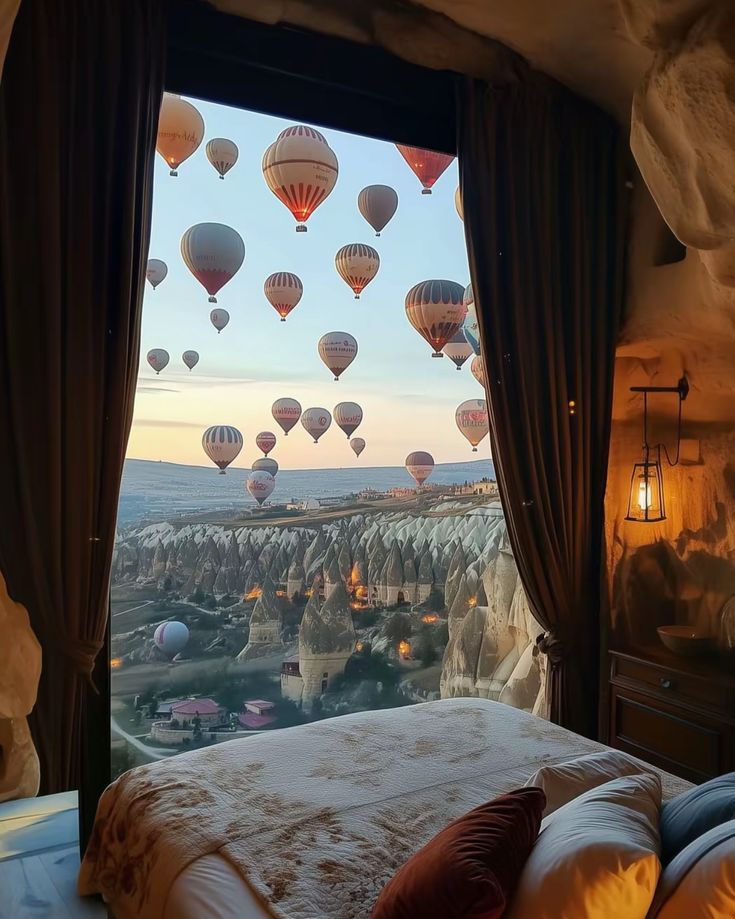 malak00a65's tweet image. #كابادوكيا #سياحة #تركيا #رحلة #مناظر_طبيعية #بالون_هواء_ساخن #سفر #عطلة #جبال #وادي #تاريخ #ثقافة
#افضل_هدف_بكاس_العرب