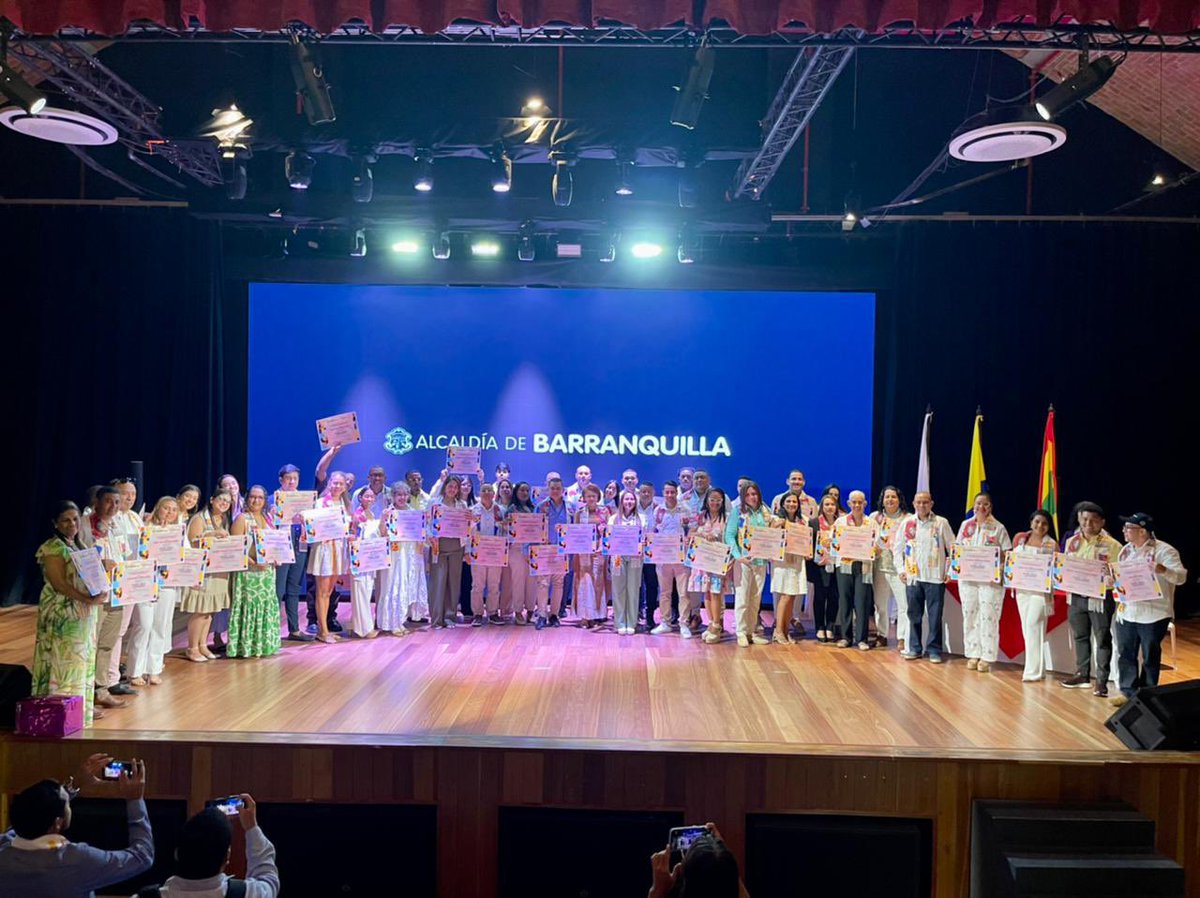 alcaldiabquilla's tweet photo. ¡En la Fábrica de Cultura y su 2ª sede vivimos una jornada memorable! 

Certificamos a 120 líderes de barrios populares, 258 estudiantes de la EDA y anunciamos a los ganadores de Apoyos Concertados 2025.

Un día que reafirmó el talento y la fuerza cultural de Barranquilla. https://t.co/pWNimwyu8R