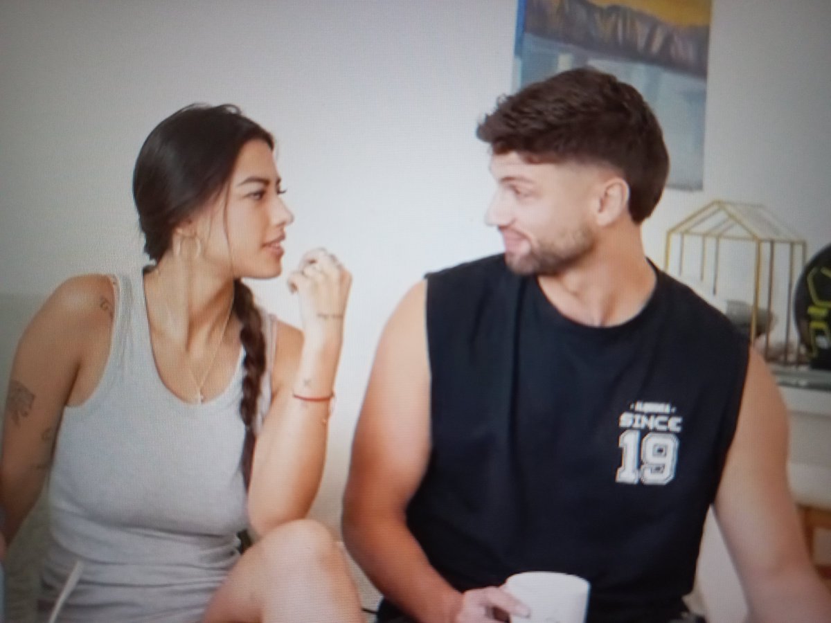 Alguien que te mire como Santi mira a Luz y ella a el. #LuziagoxVancouver