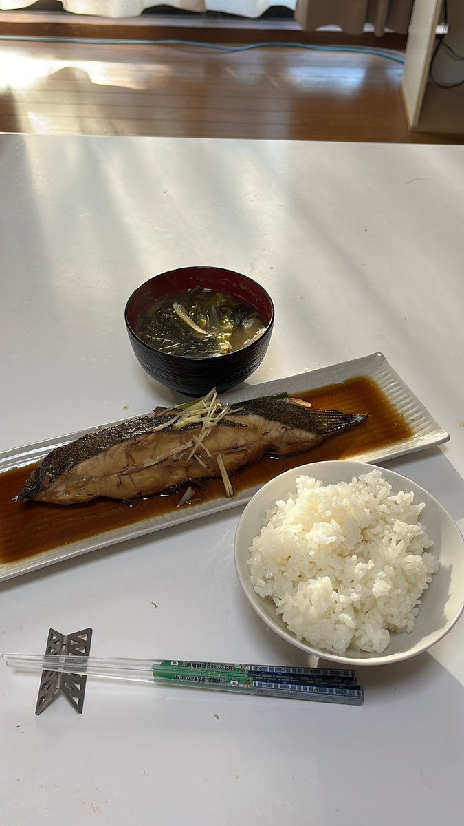 煮付け@プロフ ページ おじさんの日曜日は 魚の煮付けと味噌汁で始めます。