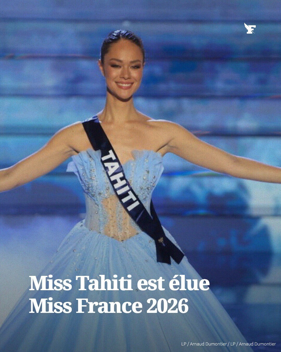 Miss Tahiti est élue Miss France 2026 et Miss Nouvelle-Calédonie est donc première dauphine. Hinaupoko Devèze devient donc Miss France 2026 à 23 ans.