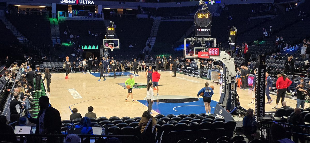 JRoadsreal's tweet image. This 🌲🌲🌲 court is sooo nice 
#WolvesBack #HowlUp