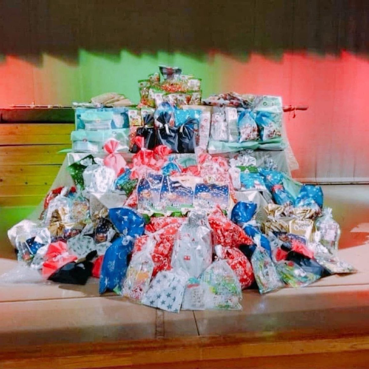 おはようございます！
今年もこの季節が来ました。
施設の子供達に音楽とクリスマスプレゼントを届けに行きます。
今年で17年目。
クリスマスチャリティーイベント
一人一人がサンタクロース
配信収録も先日やりました！
皆さまにこちらからご協力いただけたら
嬉しいです
⇩
congrant.com/project/hjp/20…