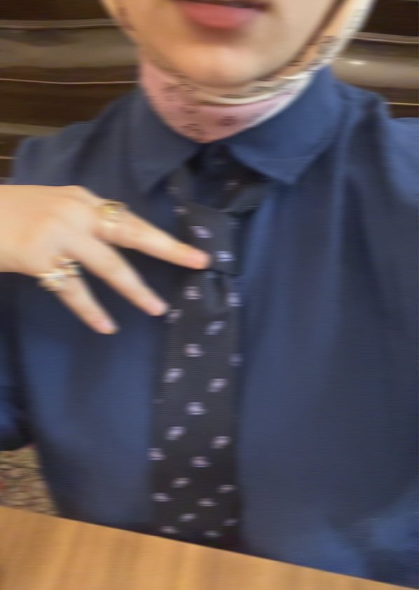 benimrenklerimm's tweet image. Bugün babamın 15 yıllık kravatıylaydım