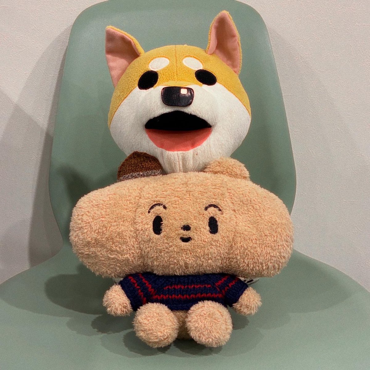 秋田のガラス作家コマツさん（<a href="/vetro09/">コマツソウイチ</a>）の展示会が埼玉であるというので行ってきた！
ずっと上から見ていたくなるグラスとかあって楽しかった〜。ムーコの足型ペーパーウェイトやポストカードも。
ぽくぽくとムーコも久しぶりにご対面！🐶✨🐻今日12/7まで戸田駅近くのconnectoda内さぼり場にて。